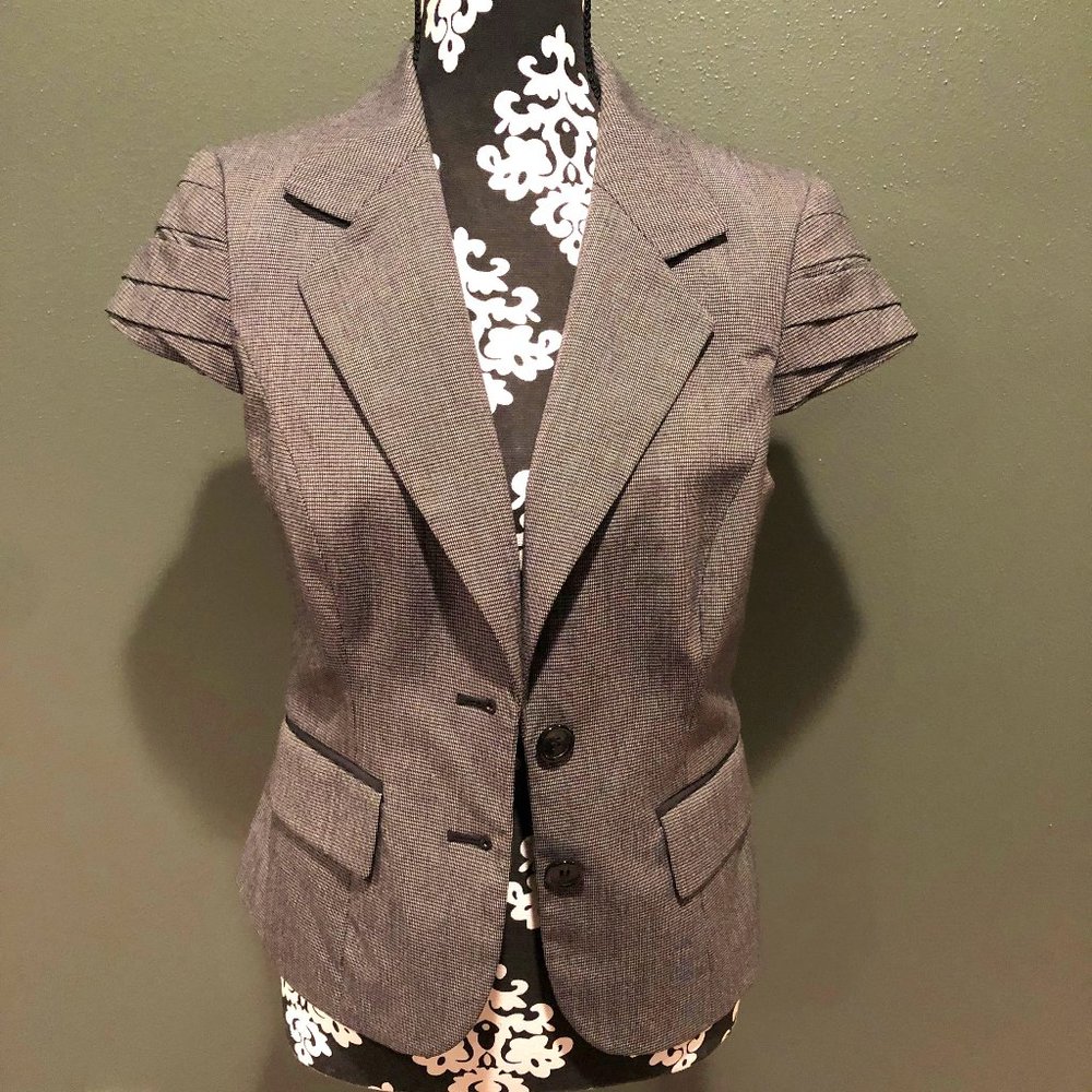The Limited Short Cap Sleeve Suit Jacket - Small